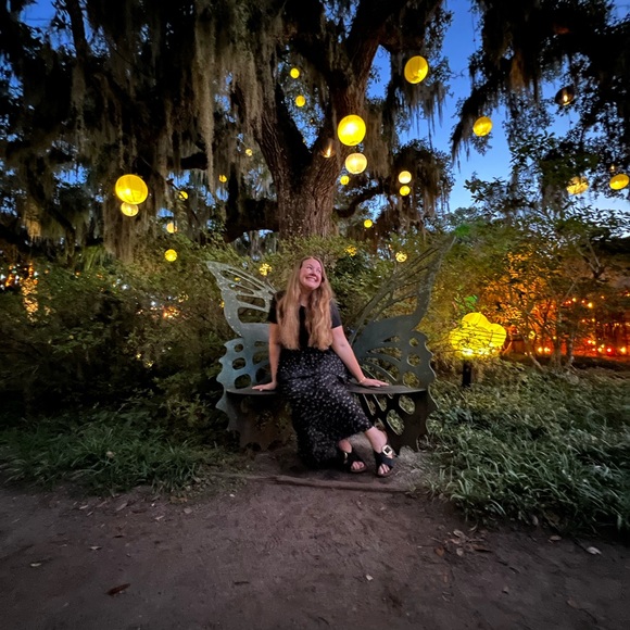 Hi, I’m Molli ✨💛🌻 - Picture 3 of 11